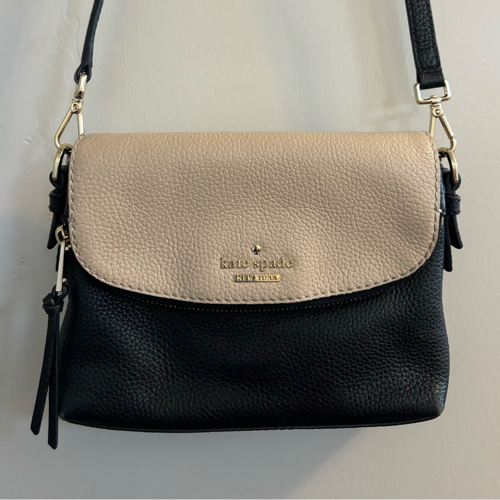 Kate Spade Cobble Hill Mini Carson Crossbody Bag (Tan & Black)